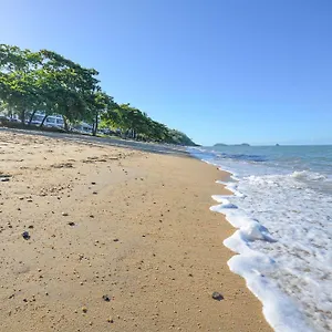 Lägenhetshotell Beachfront On Trinity ****